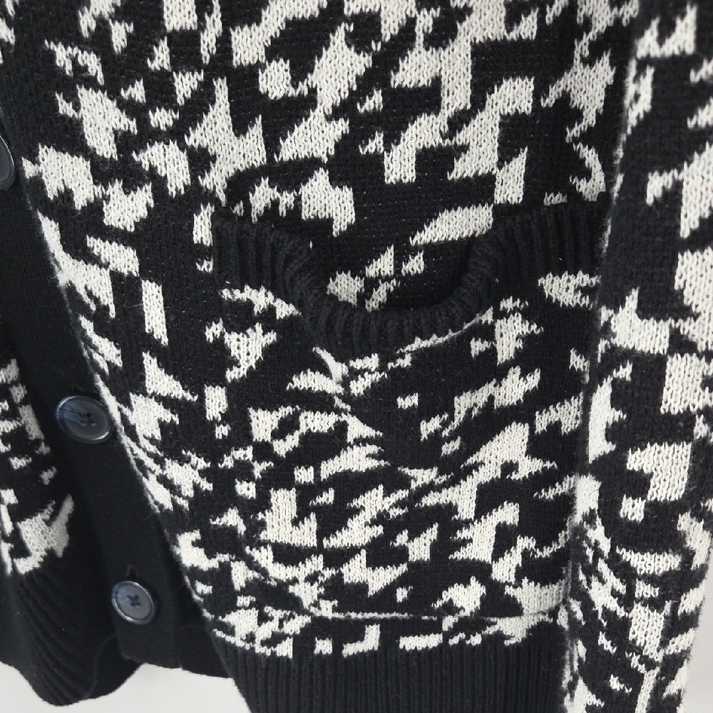 Elegant Black and White Women's Button Up Cardigan - Picture 7 of 15